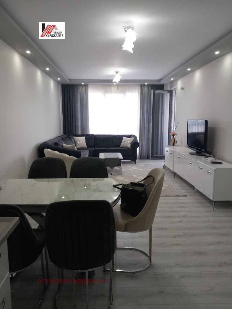 Продава 3-СТАЕН, град Кърджали, Център • 168000 € / 328579.44 лв. • 75772770 1