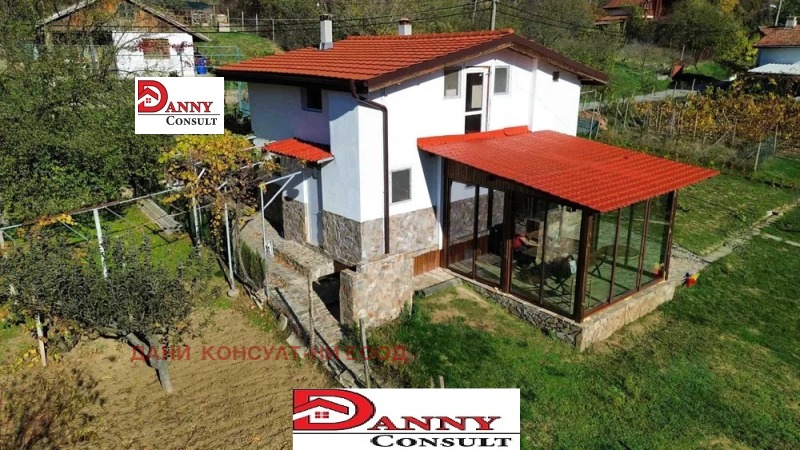 Продава КЪЩА, с. Малки чифлик, област Велико Търново, снимка 2 - Къщи - 52442612