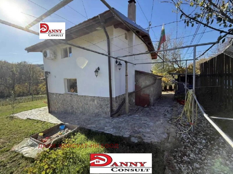 Продава КЪЩА, с. Малки чифлик, област Велико Търново, снимка 5 - Къщи - 52442612