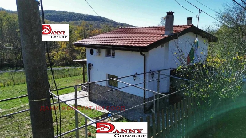 Продава КЪЩА, с. Малки чифлик, област Велико Търново, снимка 4 - Къщи - 52442612