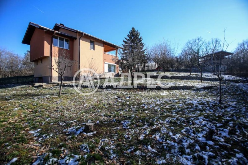 Продава КЪЩА, с. Бальовци, област София област