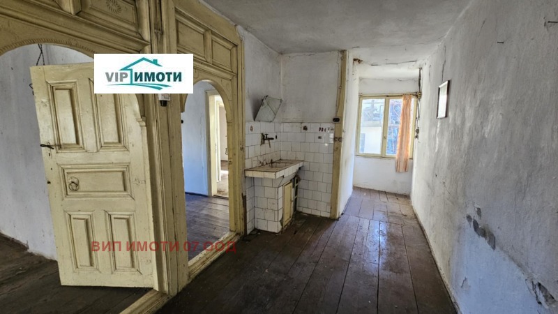 Продава КЪЩА, гр. Ловеч, Вароша, снимка 9 - Къщи - 53176385