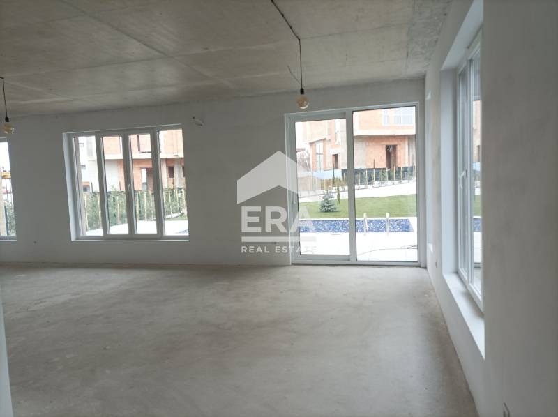 Продава КЪЩА, гр. Варна, м-т Горна Трака