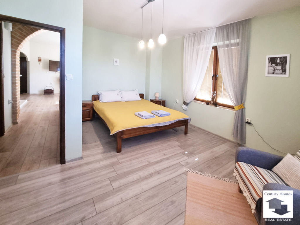 Продава ЕТАЖ ОТ КЪЩА, гр. Велико Търново, Център, снимка 5 - Етаж от къща - 53882453