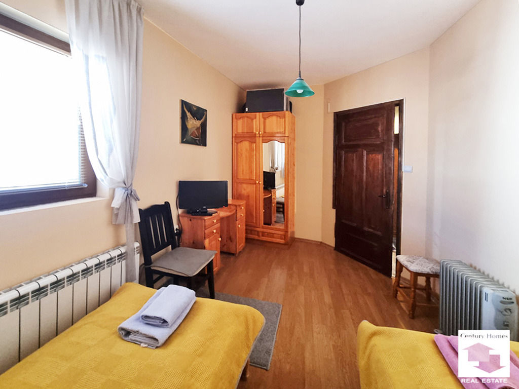 Продава ЕТАЖ ОТ КЪЩА, гр. Велико Търново, Център, снимка 9 - Етаж от къща - 53882453