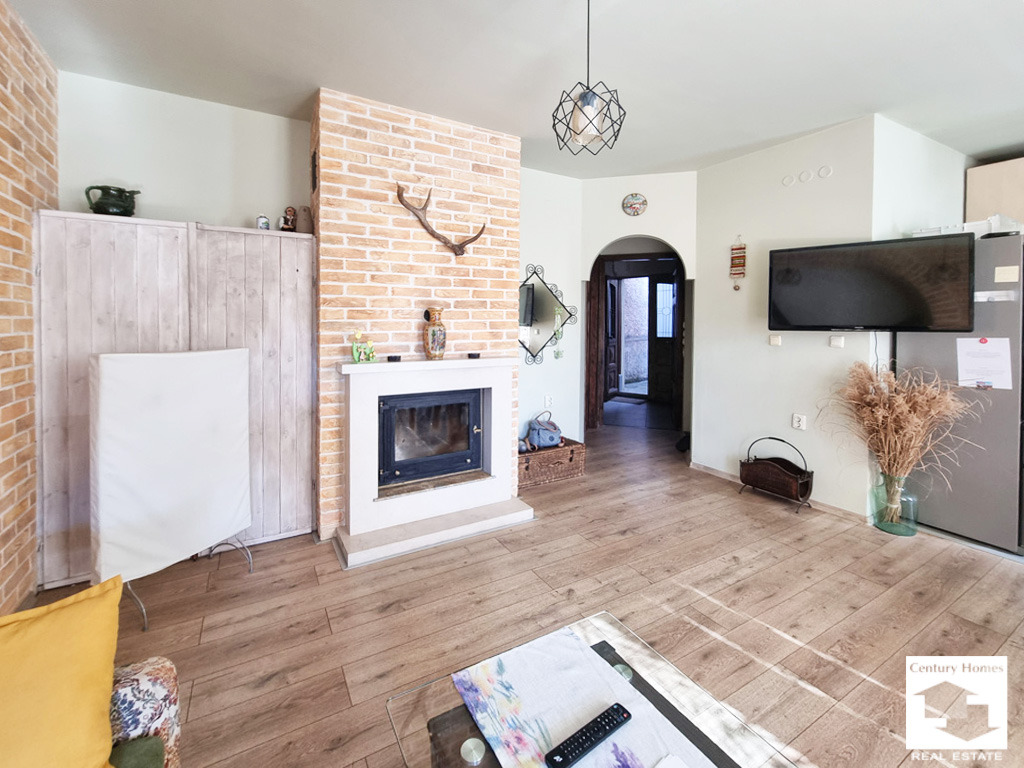 Продава ЕТАЖ ОТ КЪЩА, гр. Велико Търново, Център, снимка 3 - Етаж от къща - 53882453