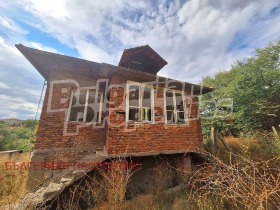 Huis Bobov dol, regio Kjoestendil 3