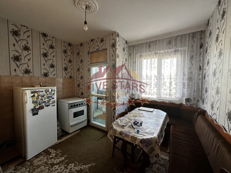 Продава  4-стаен град Добрич , Строител , 103 кв.м | 39365497 - изображение [7]