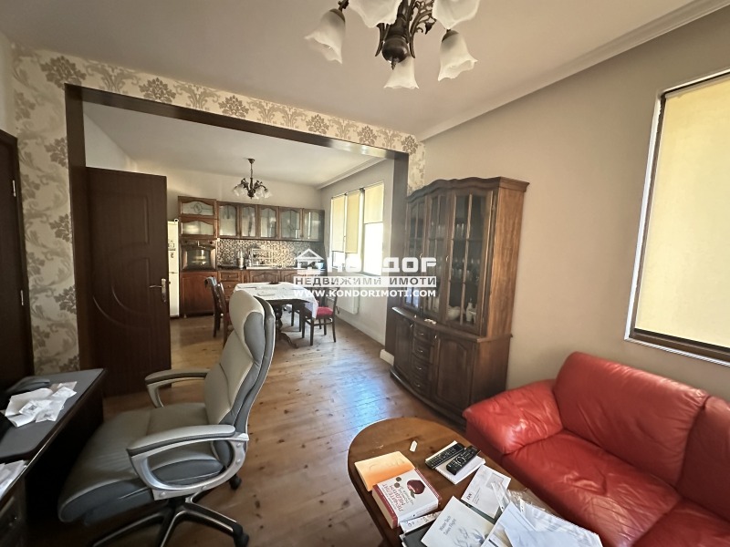 Na prodej  Podlaha domu Plovdiv , Centar , 141 m2 | 37671123