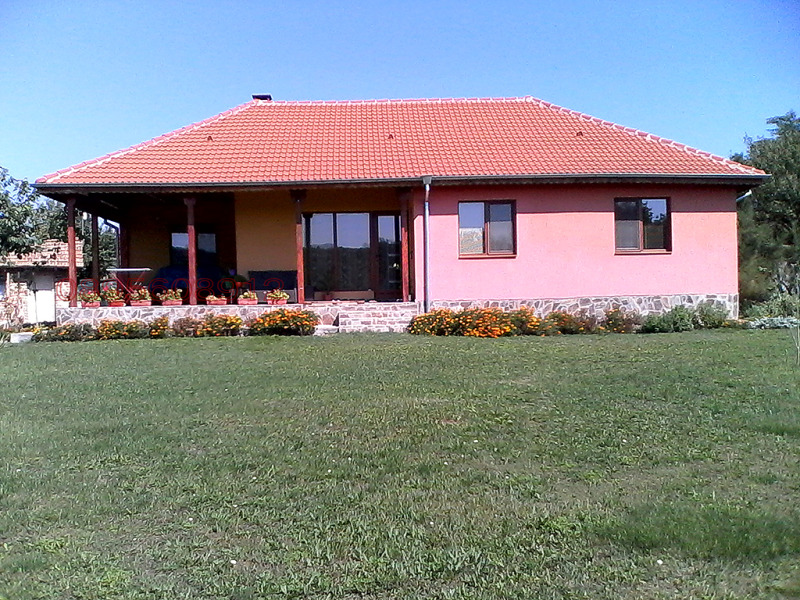 Продава КЪЩА в област Добрич, с. Долина - 1280 кв.м / 120 000 € » 234 699.60 лв.