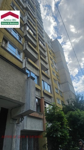 Domek Belite brezi, Sofia