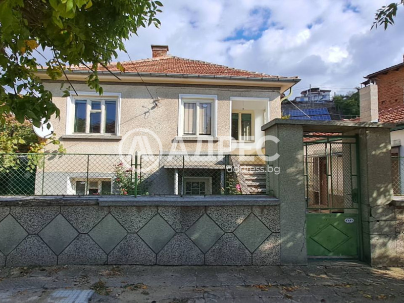 Продава КЪЩА, област Пловдив, гр. Калофер • 110000 € / 215141.30 лв. • 35858808 1