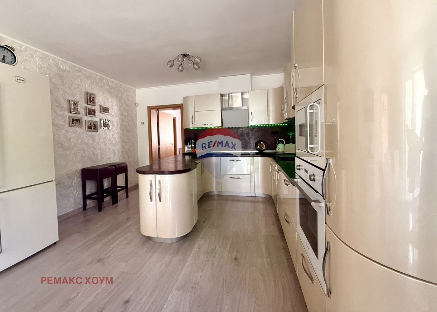 Продава КЪЩА, гр. Балчик, област Добрич, снимка 3 - Къщи - 55052865