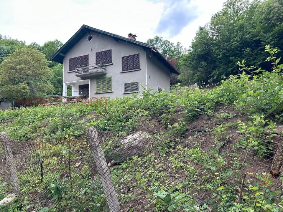 Продава ВИЛА, с. Гложене, област Ловеч
