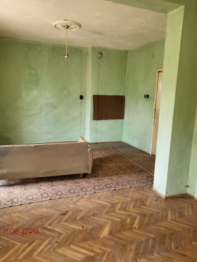 Hausboden Zentar, Wraza