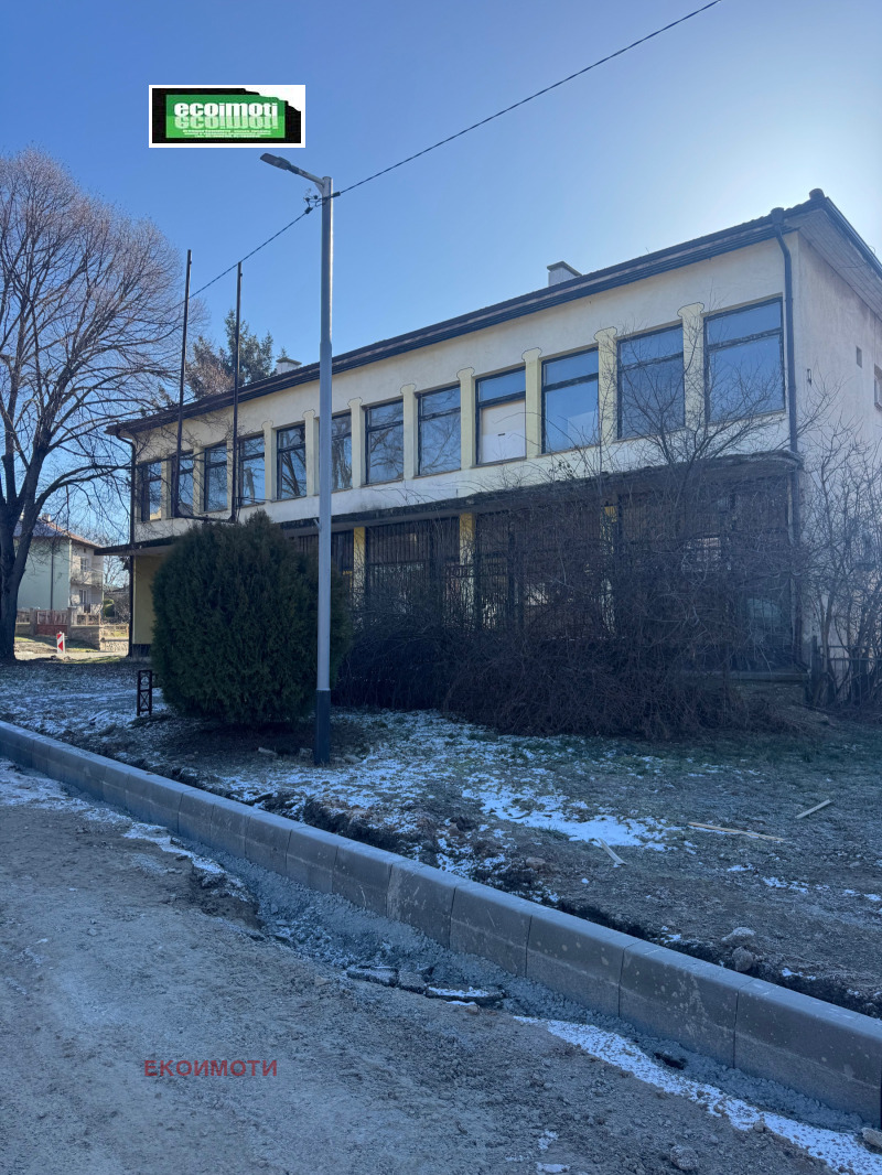 Продава САМОСТОЯТЕЛНА СГРАДА в област София, с. Байлово - 720 кв.м / 300 000 € » 586 749.00 лв., ЕКОИМОТИ