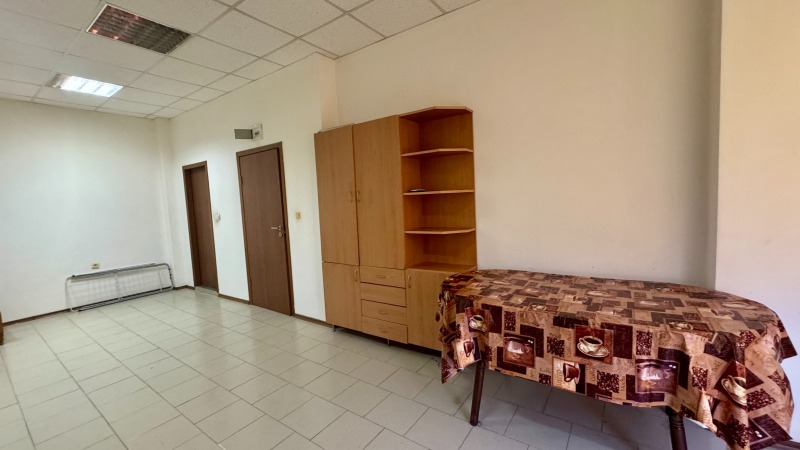 Te koop  Kantoor Dobritsj , Tsentar , 70 m² | 74209936 - afbeelding [2]