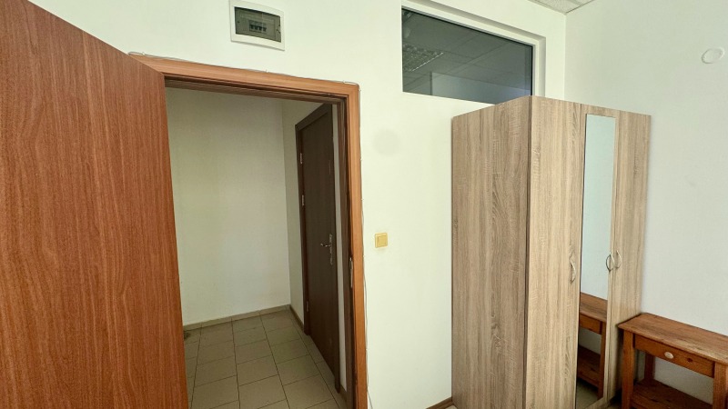 Te koop  Kantoor Dobritsj , Tsentar , 70 m² | 74209936 - afbeelding [4]