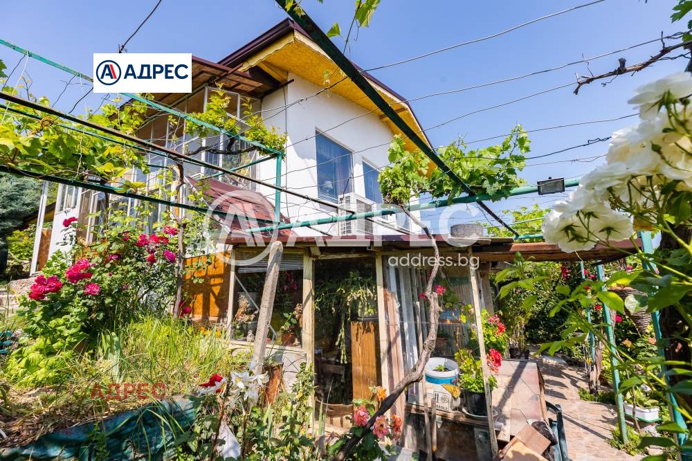 Продава КЪЩА, гр. Варна, м-т Планова