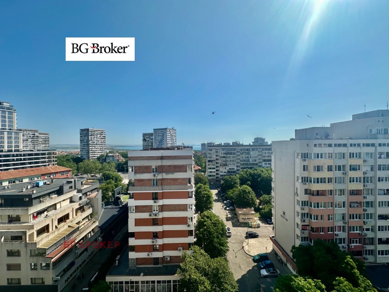 En venta  3 dormitorios Burgas , Tsentar , 90 metros cuadrados | 47760079