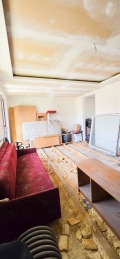 Продава КЪЩА, град София, Надежда 3 • 700000 € / 1369081.00 лв. • 51760332 10