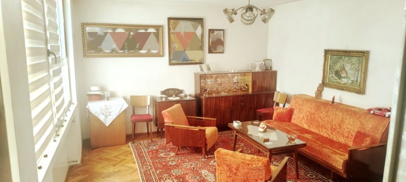 Продава 3-СТАЕН в град Шумен, Добруджански - 82 кв.м / 143 000 € » 279 683.69 лв., АДРЕС НЕДВИЖИМИ ИМОТИ - КАНТОРА ШУМЕН
