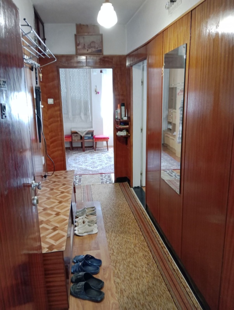 Продава 3-СТАЕН, гр. Шумен, Добруджански, снимка 2 - Апартаменти - 53534460