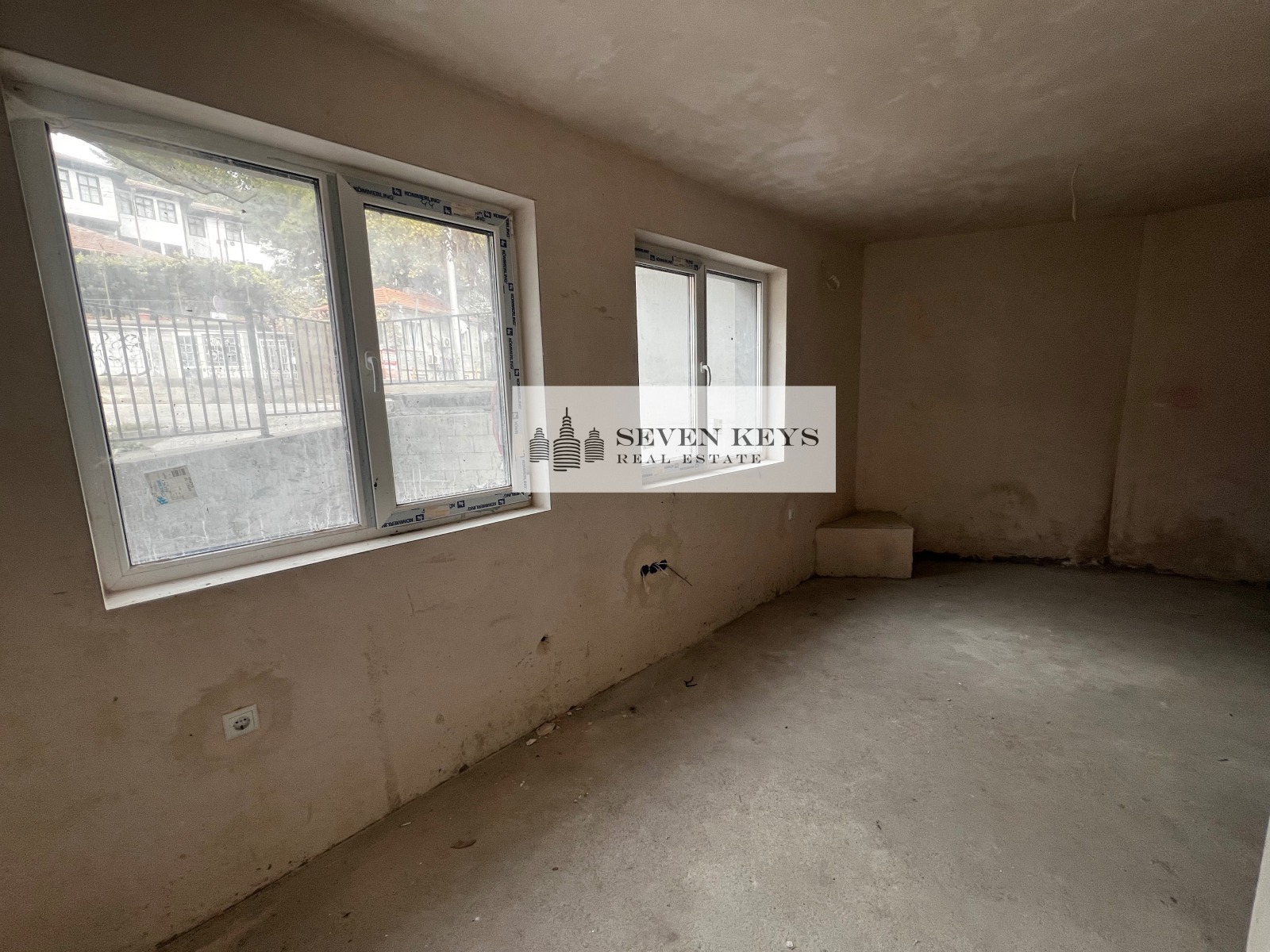 Продава 1-СТАЕН, гр. Варна, ЖП Гара, снимка 2 - Апартаменти - 56290304