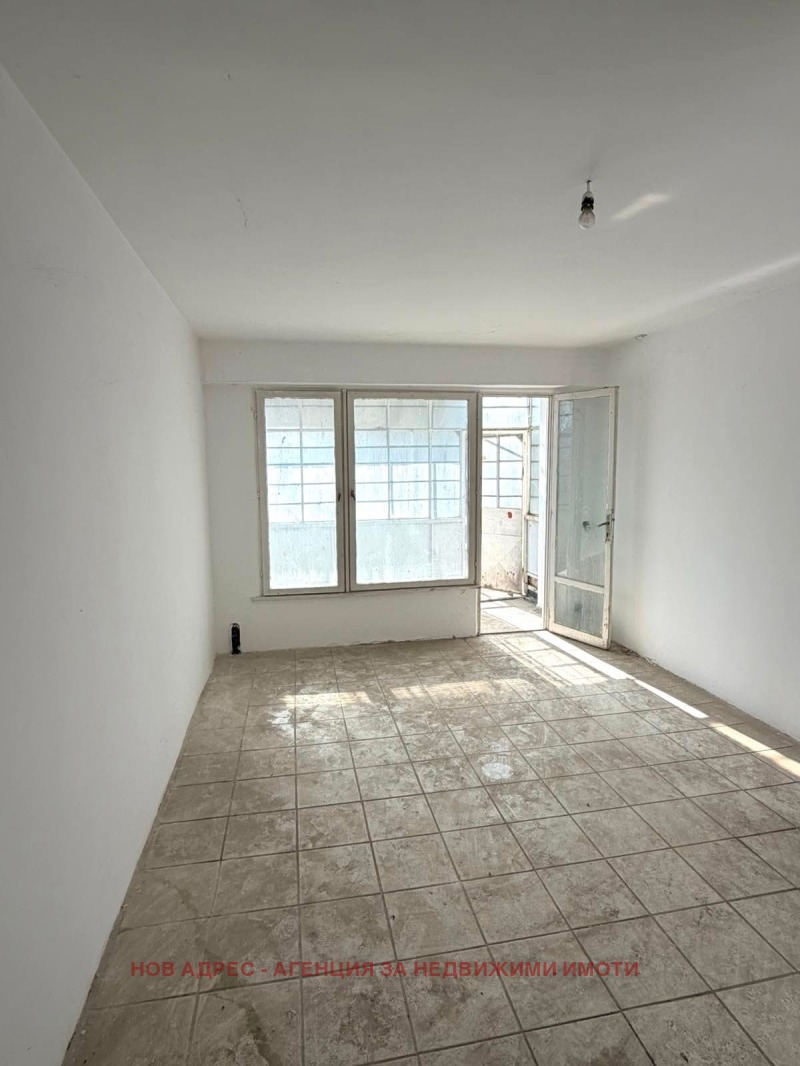 Продава МАГАЗИН, гр. Търговище, Запад 3, снимка 2 - Магазини - 52489175