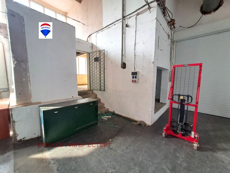 Продава ПРОМ. ПОМЕЩЕНИЕ, гр. Русе, Родина 1, снимка 2 - Производствени сгради - 53152060