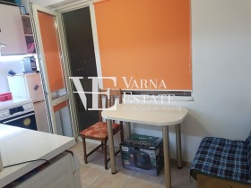 1 quarto Vazrajdane 3, Varna 3