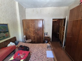 1 quarto Iztok, Pernik