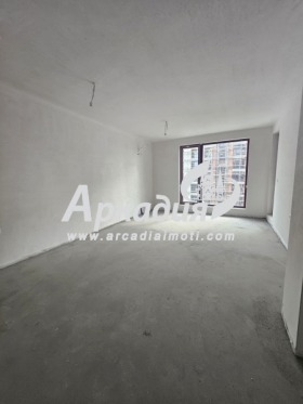 1 quarto Trakiia, Plovdiv