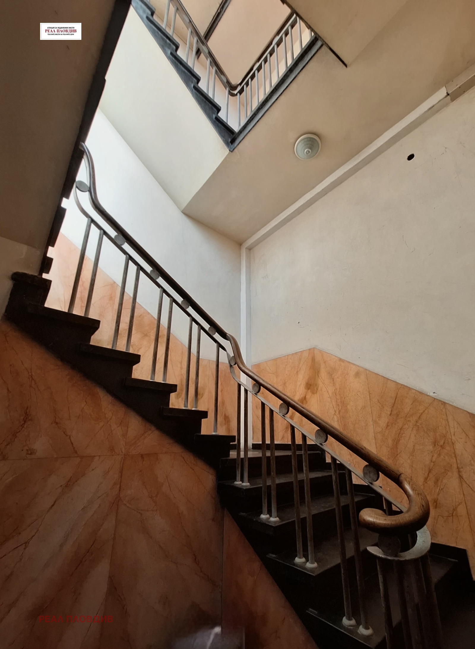 Продава ЕТАЖ ОТ КЪЩА, гр. Пловдив, Център, снимка 6 - Етаж от къща - 56748045