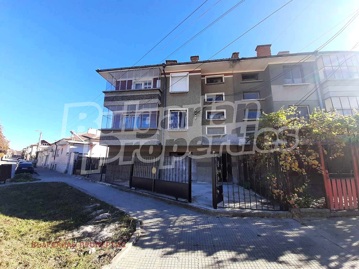 Продава ЕТАЖ ОТ КЪЩА, гр. Карнобат, област Бургас, снимка 2 - Етаж от къща - 47923448