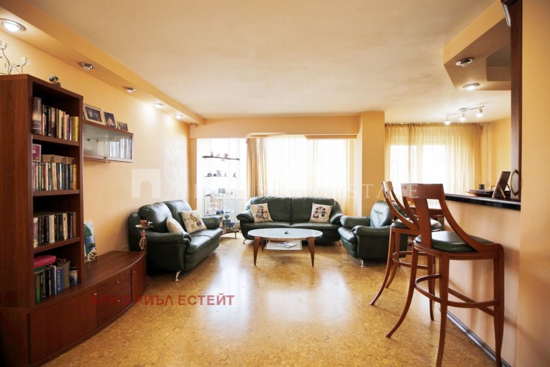 Продава 3-СТАЕН, гр. София, Хиподрума