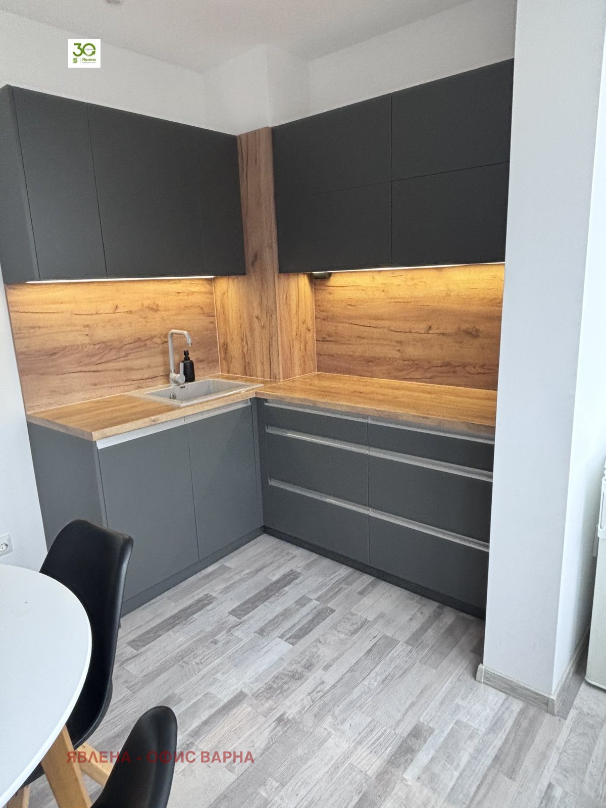 Продава 3-СТАЕН, гр. Варна, Младост 2