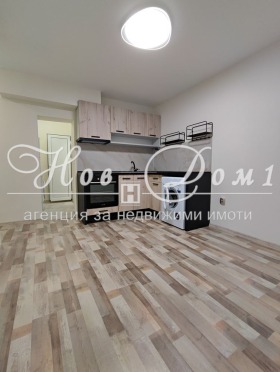 1 chambre Kolhozen pazar, Varna 1