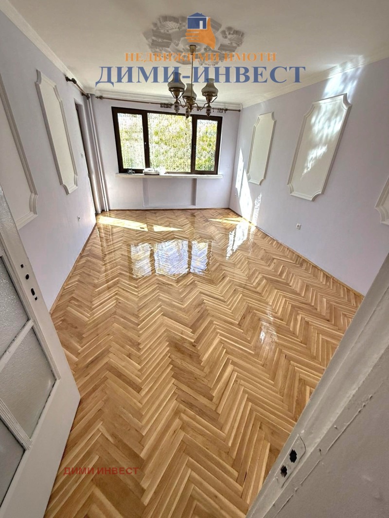 Продава 4-СТАЕН, гр. Добрич, Свети Георги