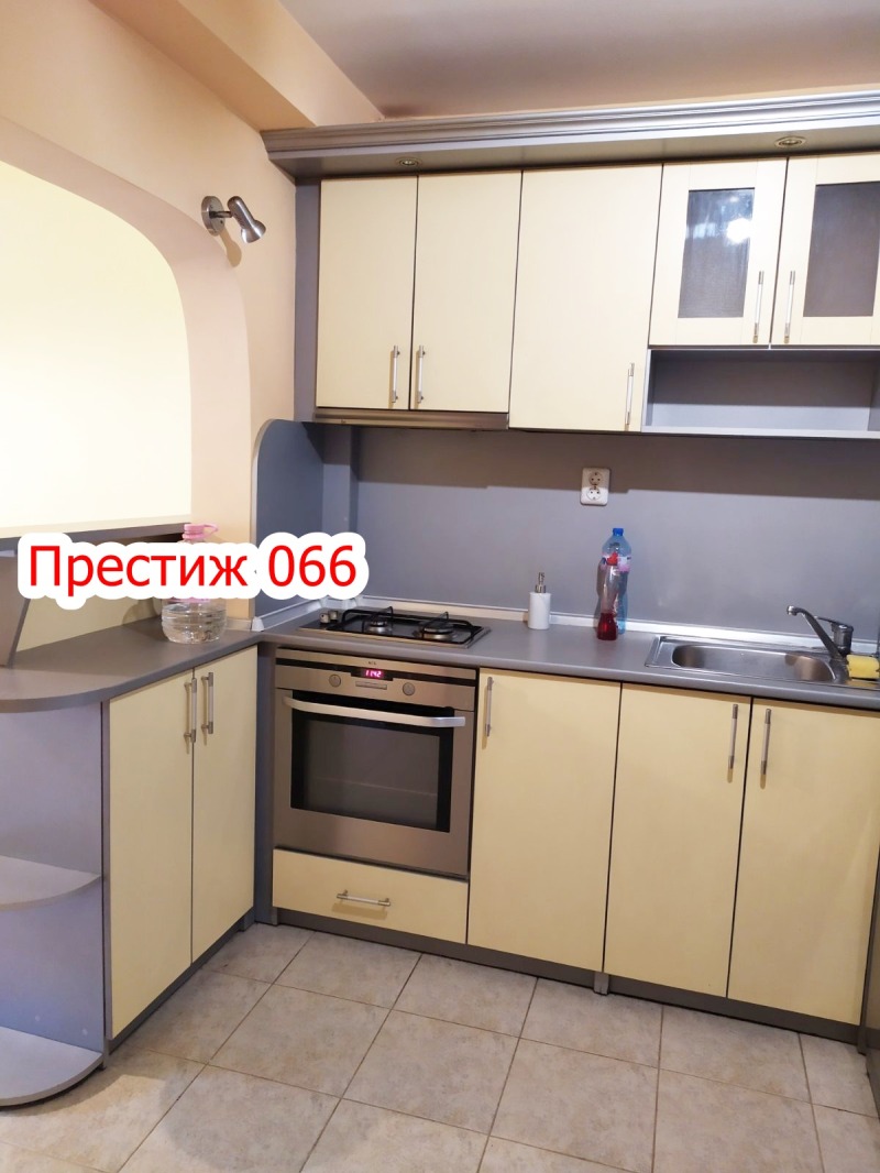 Продава 4-СТАЕН, гр. Шумен, Център, снимка 2 - Aпартаменти - 49554157