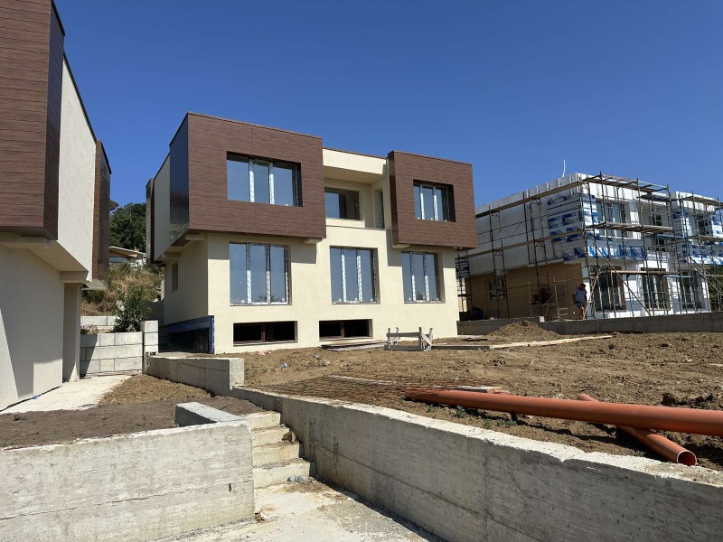Продава КЪЩА в град Варна, м-т Акчелар - 240 кв.м / 450 000 € » 880 123.50 лв., КОМФОРТ И ФОРОС БРОКЪРС