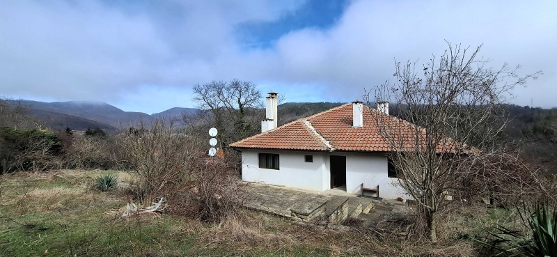 Продава КЪЩА в област Сливен, с. Медвен - 266 кв.м / 160 560 € » 314 028.06 лв., БАНКА ДСК-ДИРЕКЦИЯ НЕДВИЖИМИ ИМОТИ