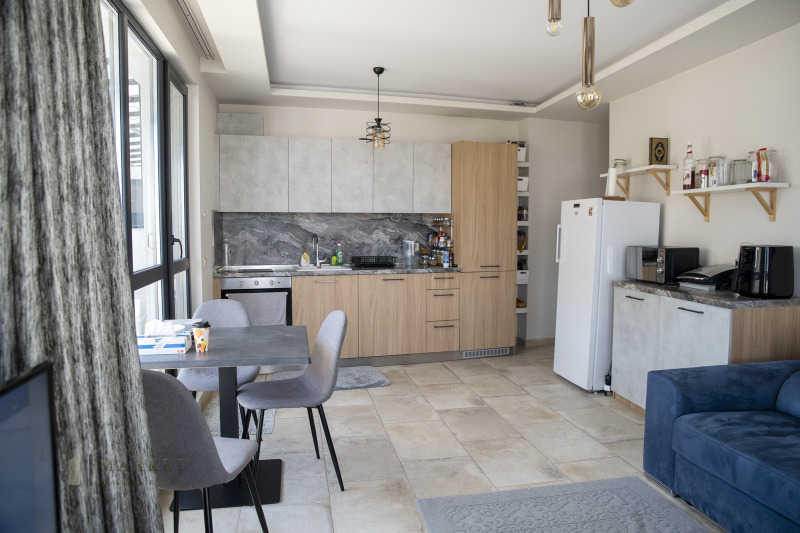 Продава  3-стаен град Пловдив , Младежки Хълм , 93 кв.м | 20406876