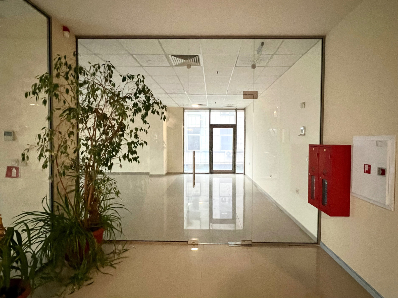 Продава ОФИС, гр. Велико Търново, Център, снимка 2 - Офиси - 52572658