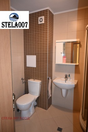 2 slaapkamers Lazur, Burgas 6