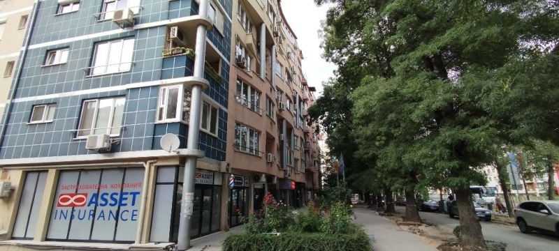 Продава  2-стаен град София , Лагера , 65 кв.м | 61809689