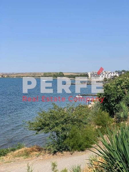 Na prodej  Spiknutí oblast Burgas , Pomorie , 1790 m2 | 63742651