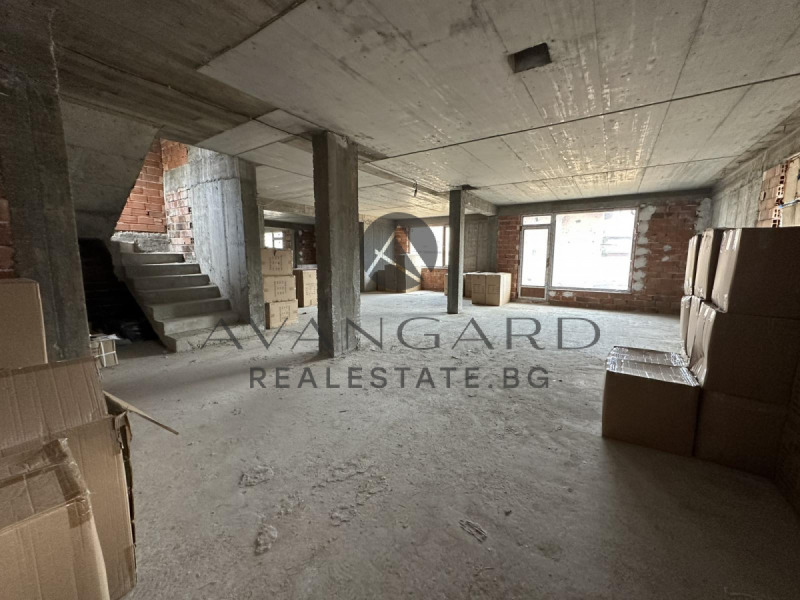 Продава КЪЩА в област Пловдив, с. Царацово - 438 кв.м / 407 999 € » 797 976.68 лв., АВАНГАРД РИЪЛ ЕСТЕЙТ