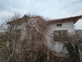 Huis Bjala reka, regio Veliko Tarnovo 1