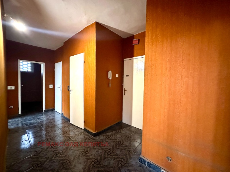 Продава 3-СТАЕН, гр. Велико Търново, Колю Фичето, снимка 3 - Апартаменти - 52716258